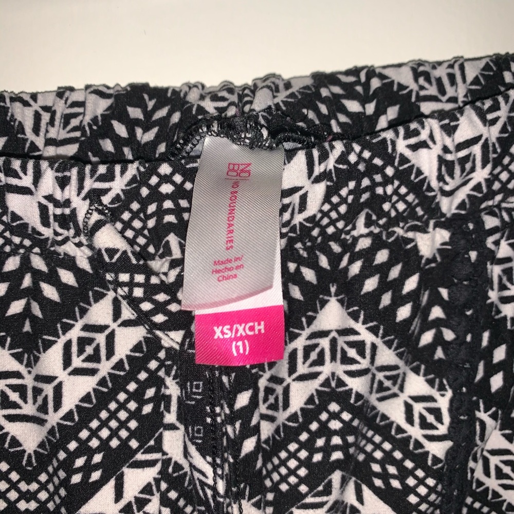 Patterned shorts - Picture 2 of 2